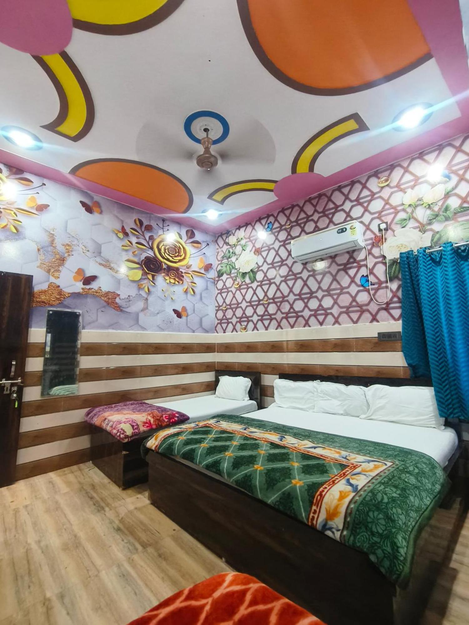 K.D.Dham-Near Prem Mandir Hotel Vrindāvan Eksteriør billede